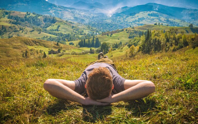 Embrace Tranquility: 6 Mindfulness Techniques for a Rejuvenating Summer Retreat