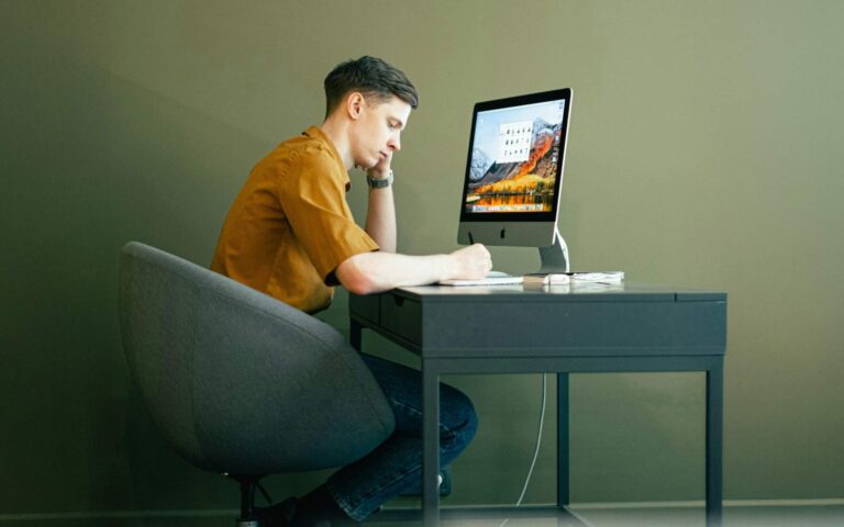 Navigating Workplace Wellness in the Digital Era: A Mindful Approach to Combatting Burnout and Fatigue